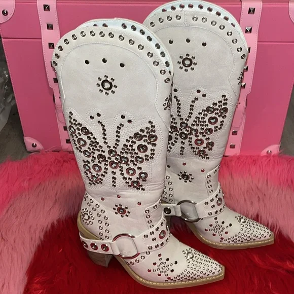 SOLD Butterfly studded cowgirl boots size 6 nude ivory - Picture 2 of 5